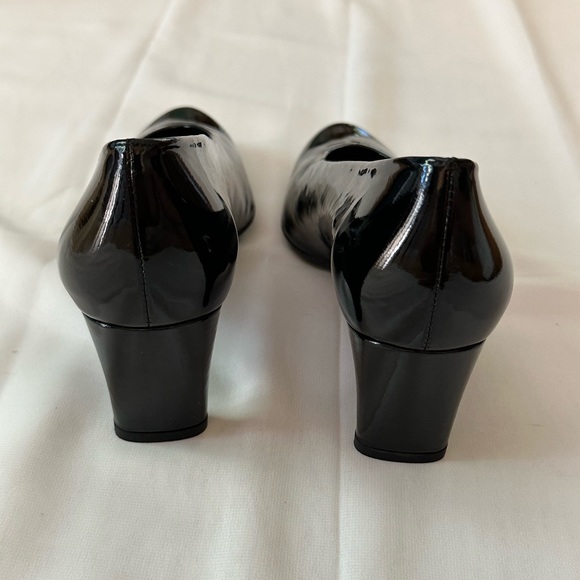 Stuart Weitzman Patent Black Pump - Picture 5 of 6